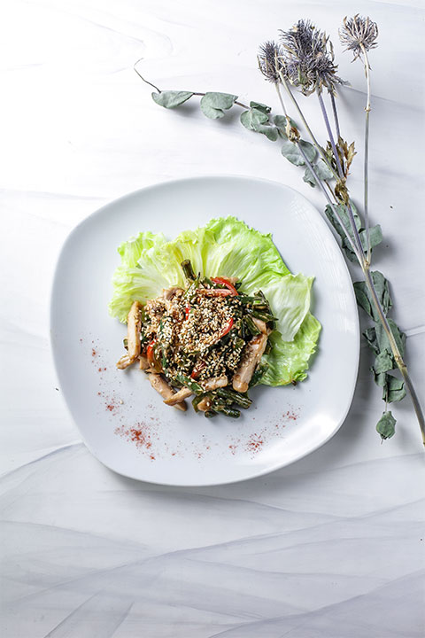 Теплый салат с курицей